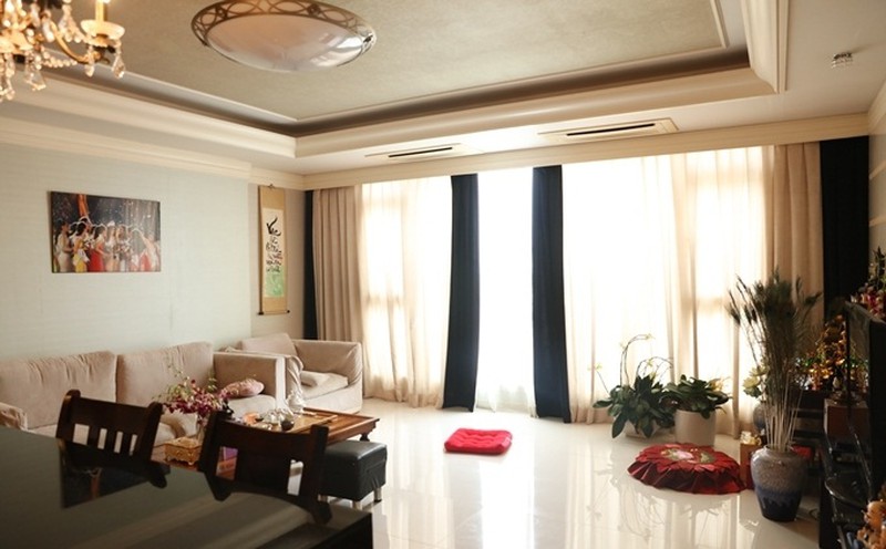Khánh Vân tận dụng nội thất có sẵn trong căn hộ.
