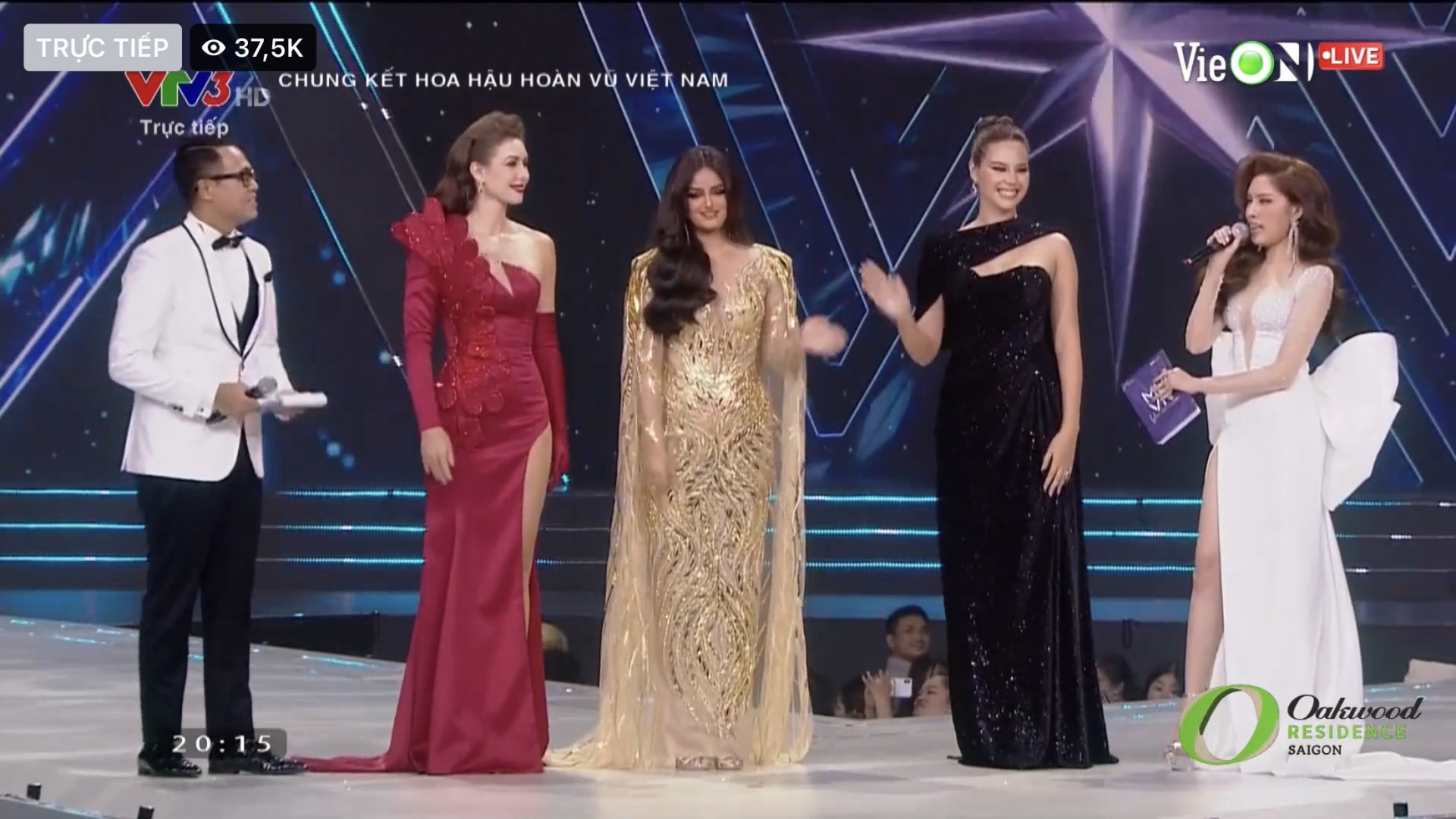 Khoảnh khắc chưa từng có tại Hoa hậu Hoàn vũ Việt Nam: 3 Miss Universe xuất hiện cùng nhau, đẹp khôn - Ảnh 1