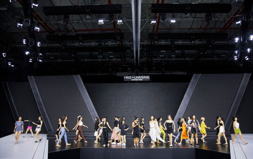 Lộ diện mặt mộc của top 41 Hoa hậu Hoàn vũ Việt Nam 2022 tại buổi tổng duyệt