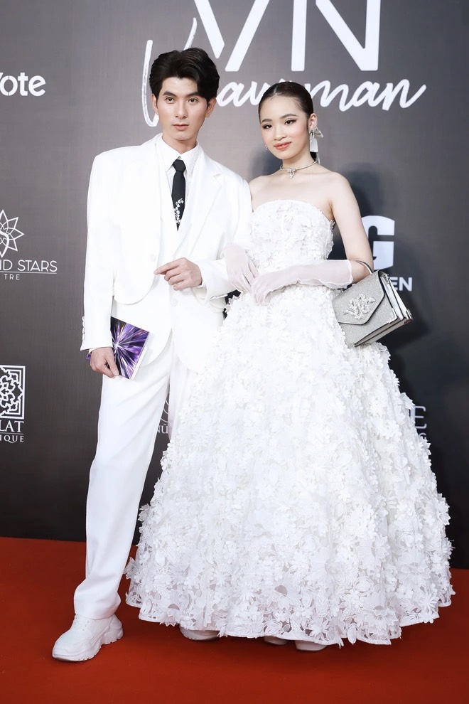 Lộ diện những khách mời đầu tiên tại thảm đỏ Hoa hậu Hoàn vũ Việt Nam - Ảnh 11