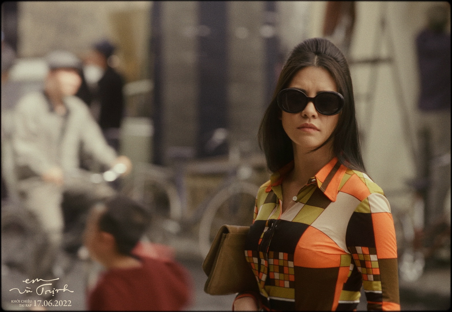 Vẻ đẹp gợi cảm Bùi Lan Hương người đóng “nữ hoàng chân đất” Khánh Ly trong “Em và Trịnh” - Ảnh 12