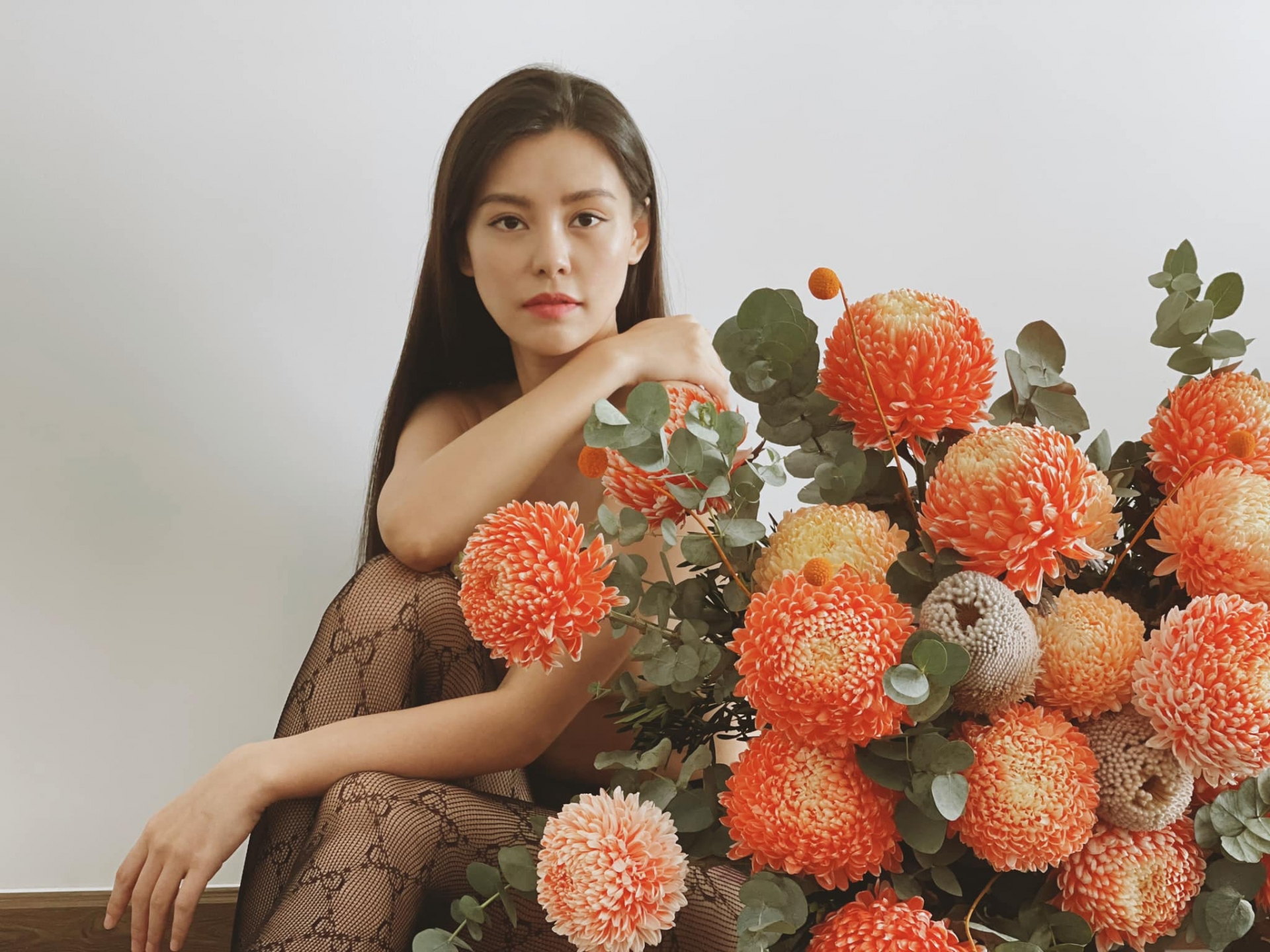 Vẻ đẹp gợi cảm Bùi Lan Hương người đóng “nữ hoàng chân đất” Khánh Ly trong “Em và Trịnh” - Ảnh 2