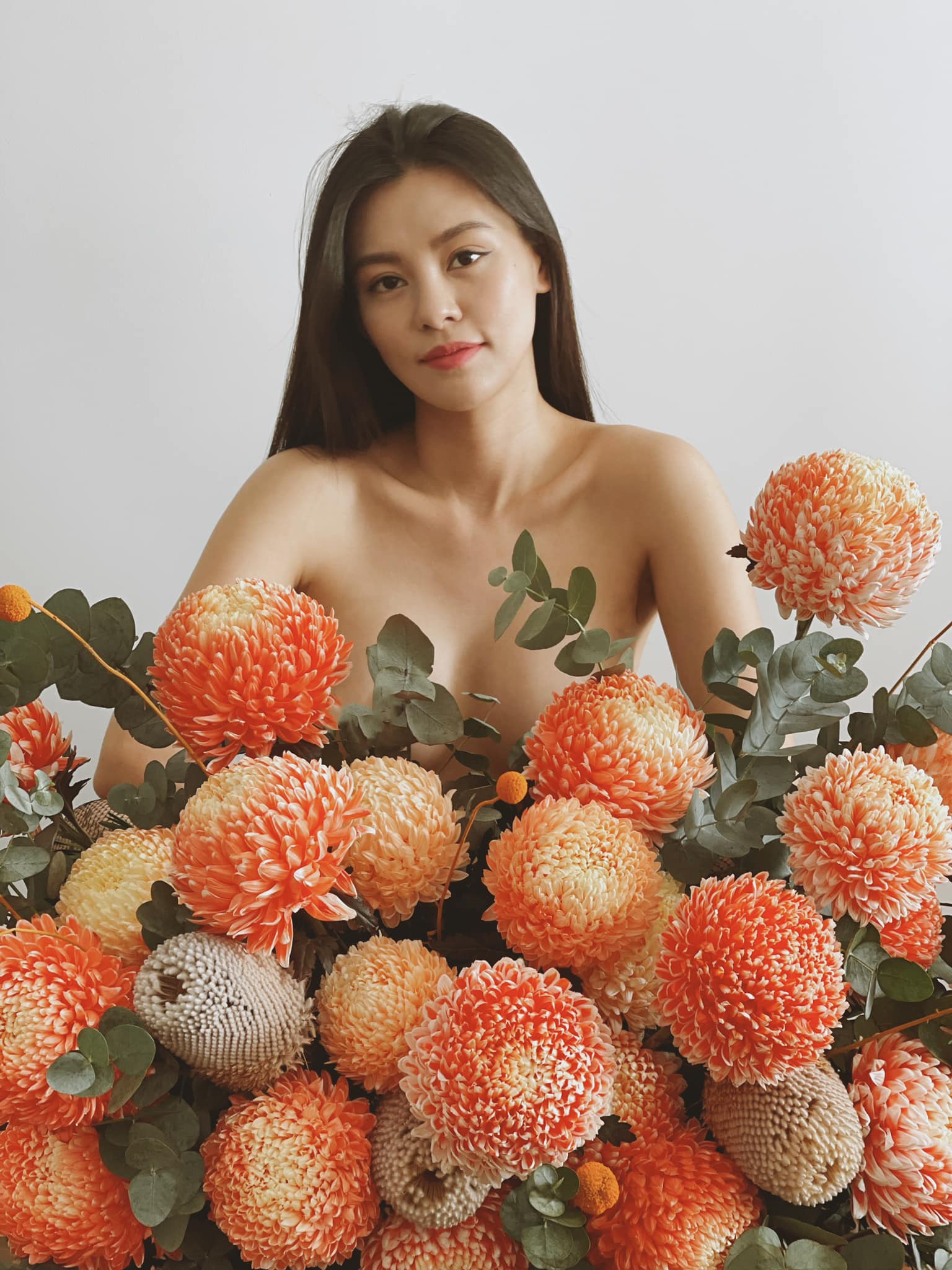 Vẻ đẹp gợi cảm Bùi Lan Hương người đóng “nữ hoàng chân đất” Khánh Ly trong “Em và Trịnh” - Ảnh 3