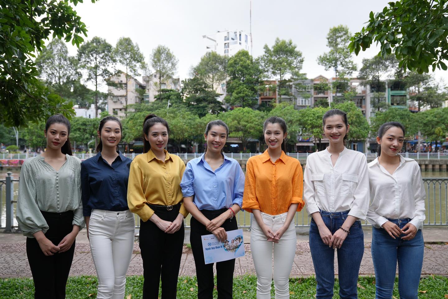 Thí sinh Miss World Vietnam 2022 cắt tóc ủng hộ bệnh nhân ung thư vú - Ảnh 2