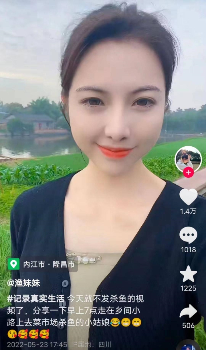 Cô gái bán cá gây sốt mạng xã hội nhờ vẻ ngoài quá xinh đẹp - Ảnh 3