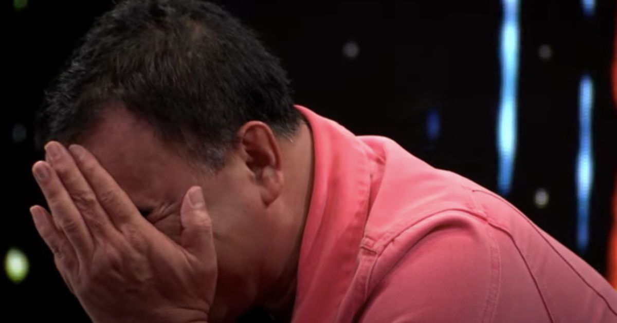 Sao Việt 22/7: MC Quyền Linh ôm mặt khóc nức nở khi nói chuyện với Long Vũ