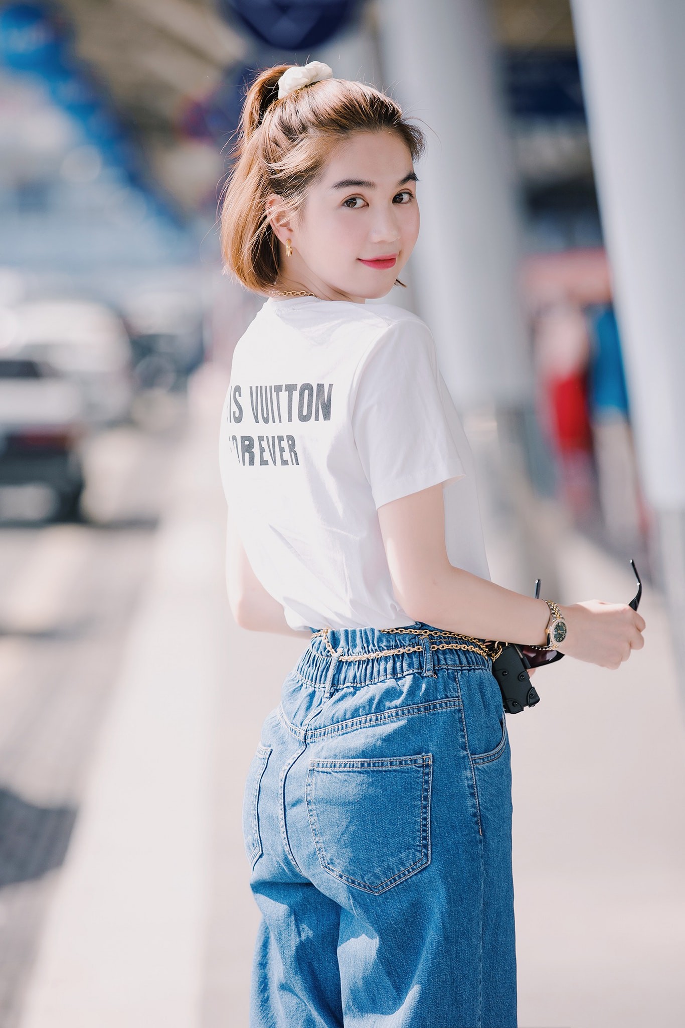 Ngọc Trinh “cân” mọi phong cách thời trang sân bay - Ảnh 2