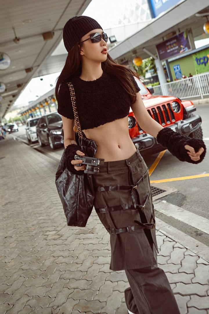 Ngọc Trinh “cân” mọi phong cách thời trang sân bay - Ảnh 5