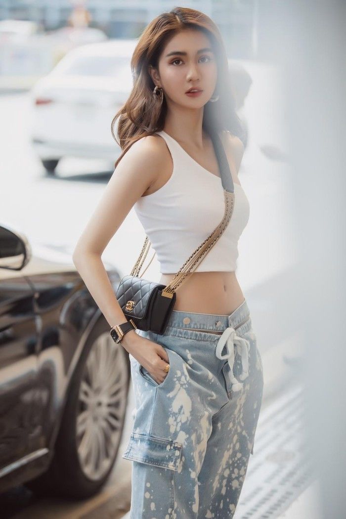 Ngọc Trinh “cân” mọi phong cách thời trang sân bay - Ảnh 6