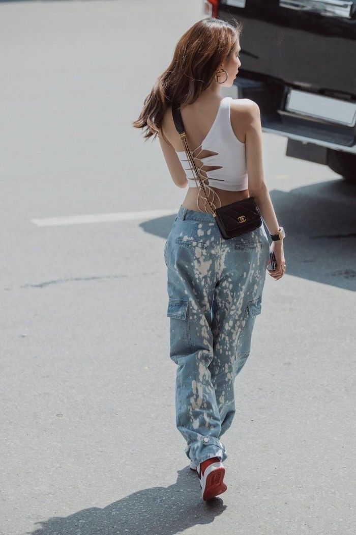 Ngọc Trinh “cân” mọi phong cách thời trang sân bay - Ảnh 1