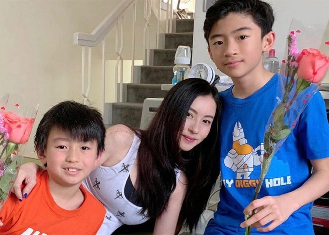 Cuộc sống của mẹ đơn thân 3 con Trương Bá Chi ở tuổi 42 - Ảnh 1