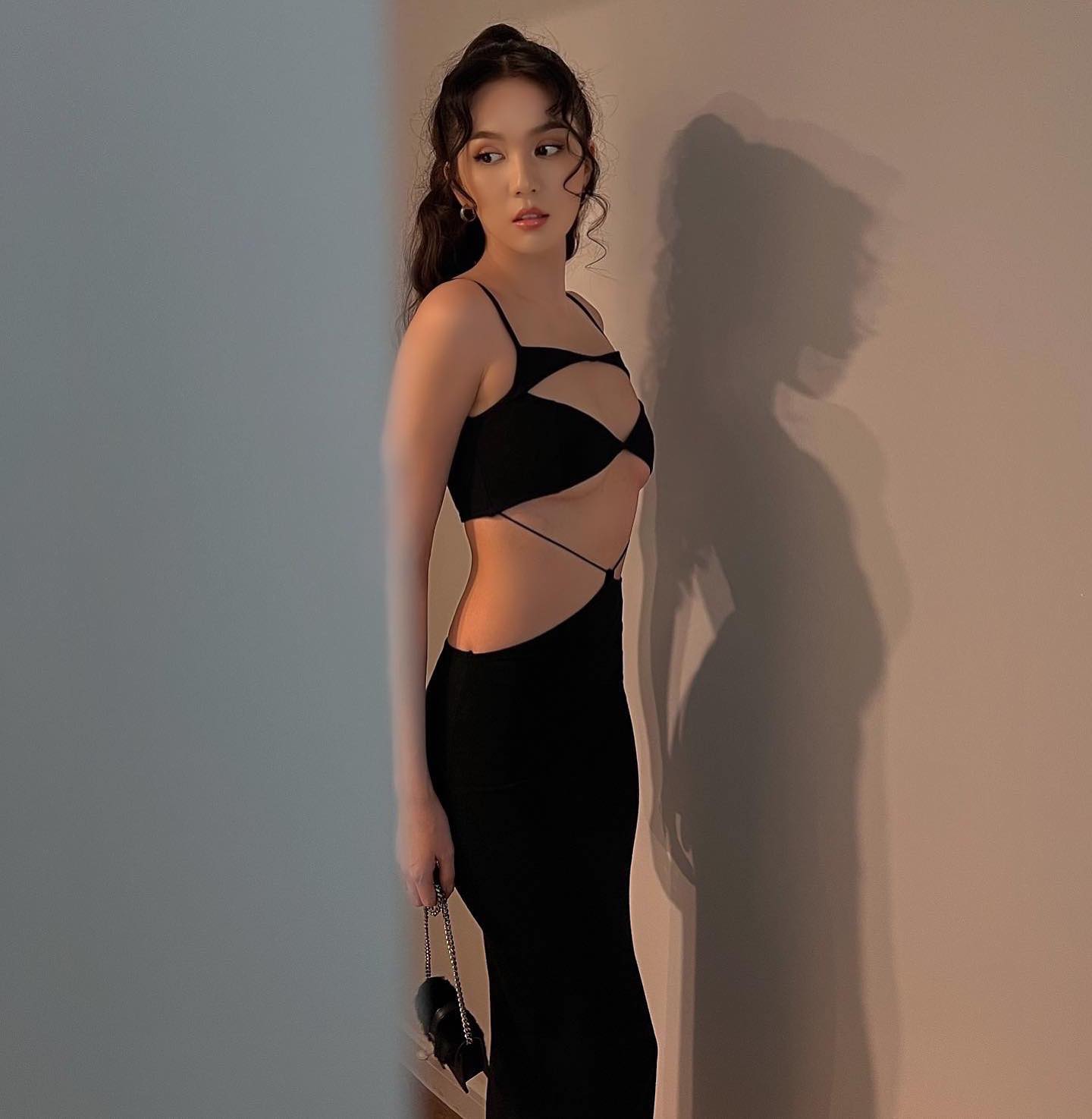 Ngọc Trinh tiếp tục hở bạo, tuyên bố đừng bao giờ đánh giá người khác - Ảnh 3