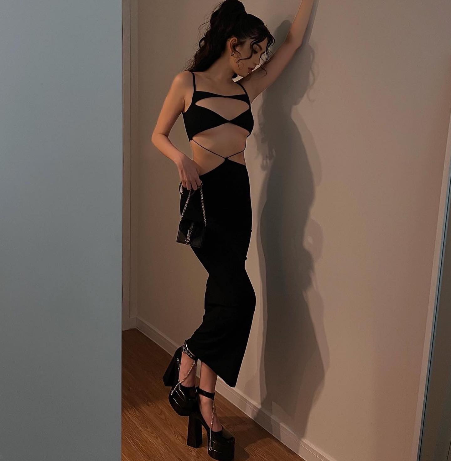 Ngọc Trinh tiếp tục hở bạo, tuyên bố đừng bao giờ đánh giá người khác - Ảnh 5