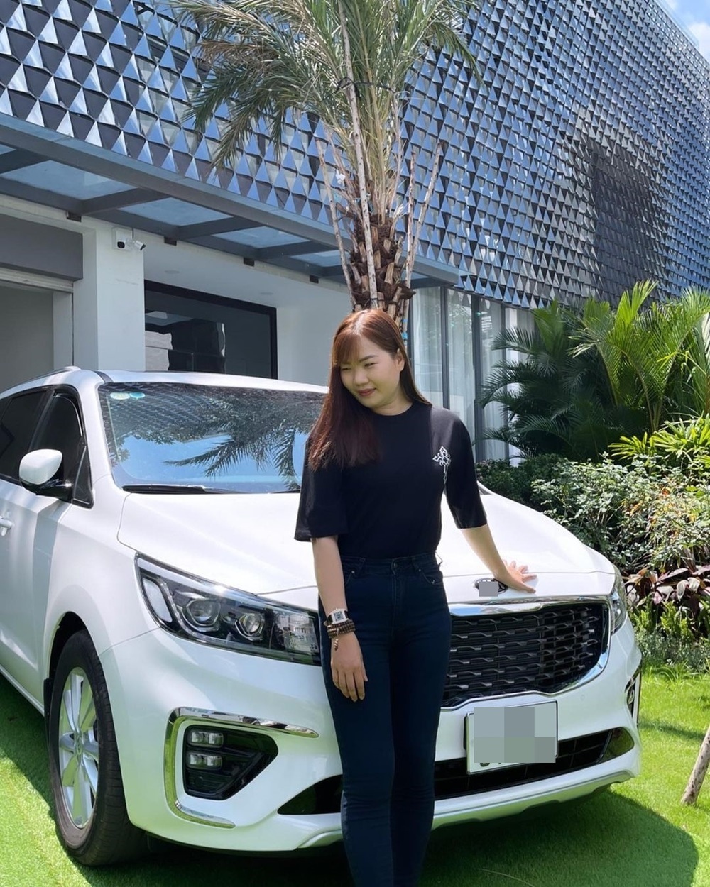 Ngọc trinh “chiều” trợ lý số 2 không ai số 1 - Ảnh 4