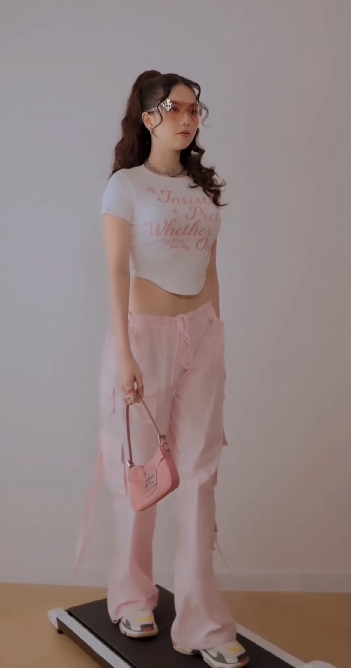 Ngọc Trinh tiếp tục khoe đồ trên máy chạy bộ, cư dân mạng gào thét “nhớ cái eo kiến lửa ngày xưa quá - Ảnh 5