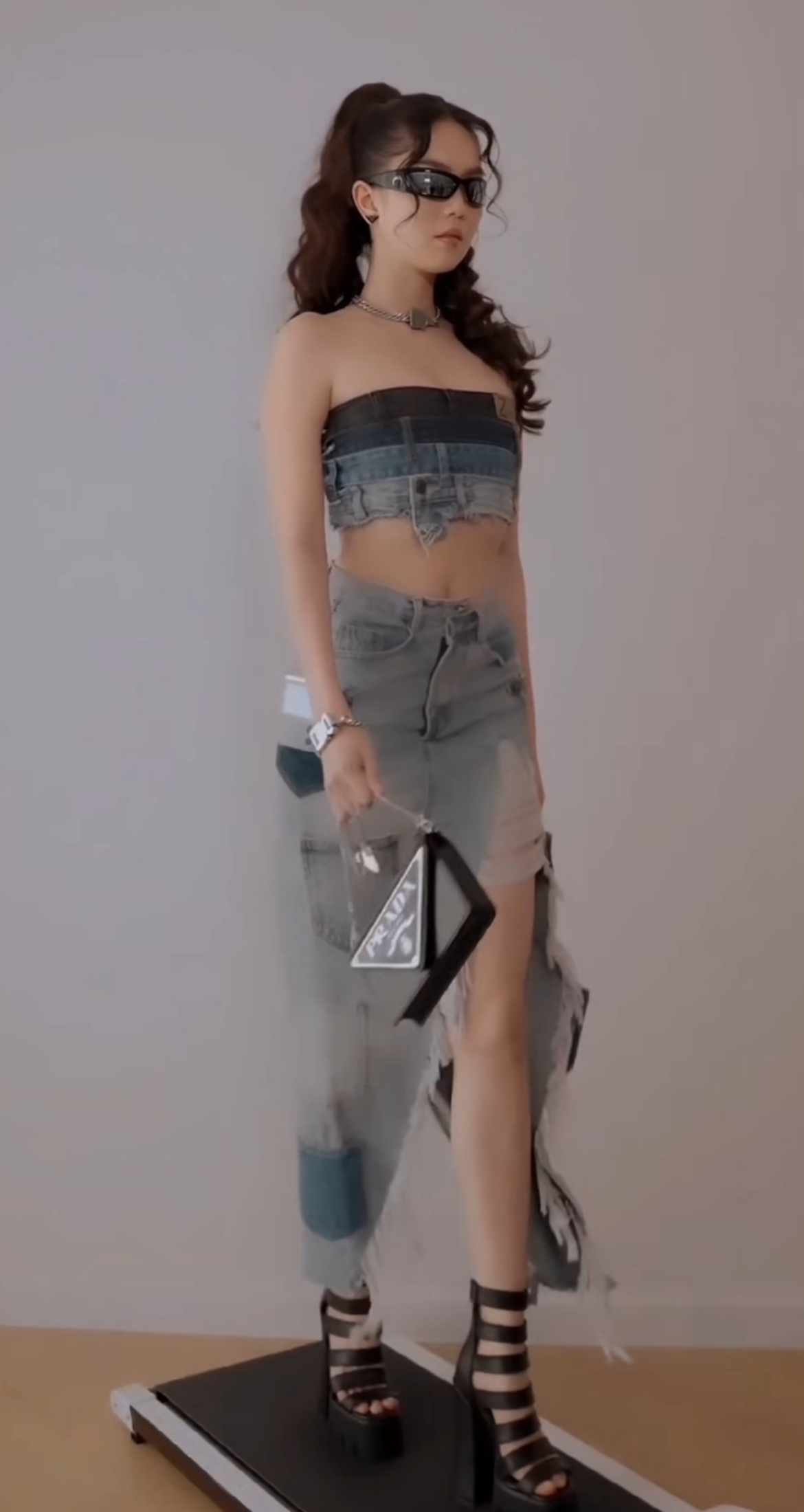 Ngọc Trinh tiếp tục khoe đồ trên máy chạy bộ, cư dân mạng gào thét “nhớ cái eo kiến lửa ngày xưa quá - Ảnh 6