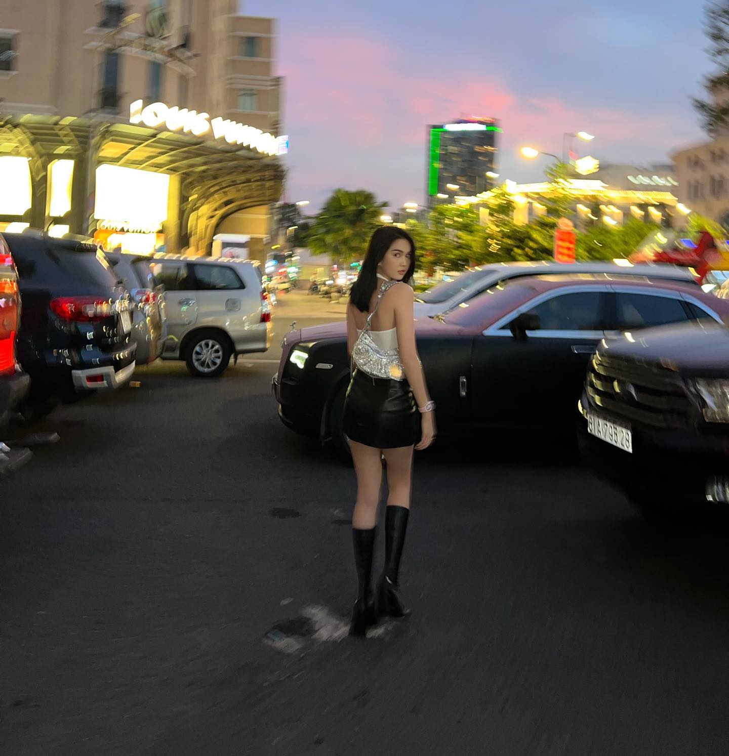 Ngọc Trinh nói sống đẹp quan trọng, Vũ Khắc Tiệp liền đáp có tiền nhiều sống đẹp sẽ đẹp hơn - Ảnh 2