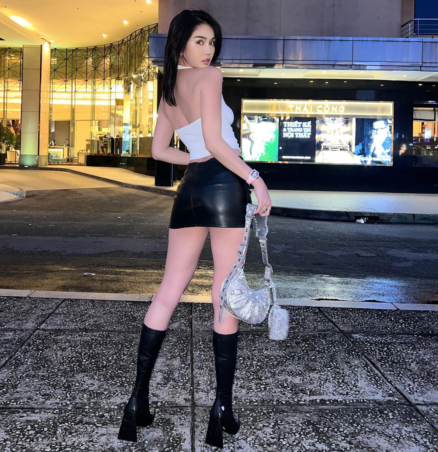 Ngọc Trinh nói sống đẹp quan trọng, Vũ Khắc Tiệp liền đáp có tiền nhiều sống đẹp sẽ đẹp hơn - Ảnh 7