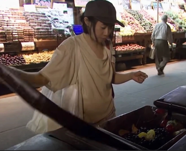 Kiếm 2,3 tỷ 1 năm nhưng vẫn bới rác tìm đồ ăn, mặc đồ lót cũ 23 năm không bỏ - Ảnh 5