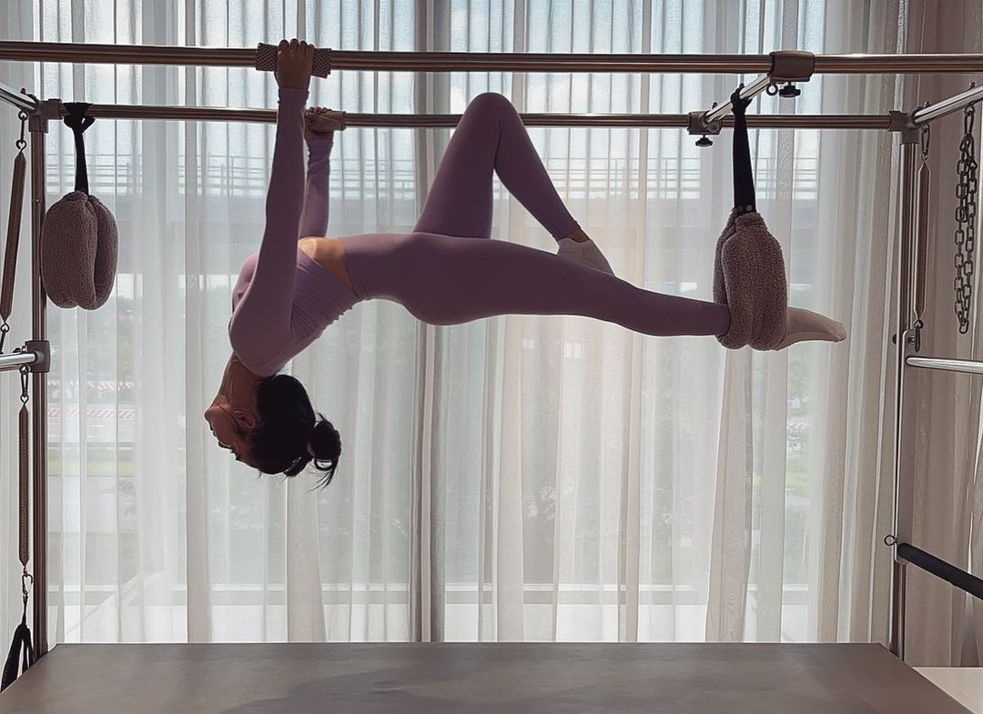 Ngọc Trinh, Minh Hằng nóng bỏng trong phòng tập pilates - Ảnh 1