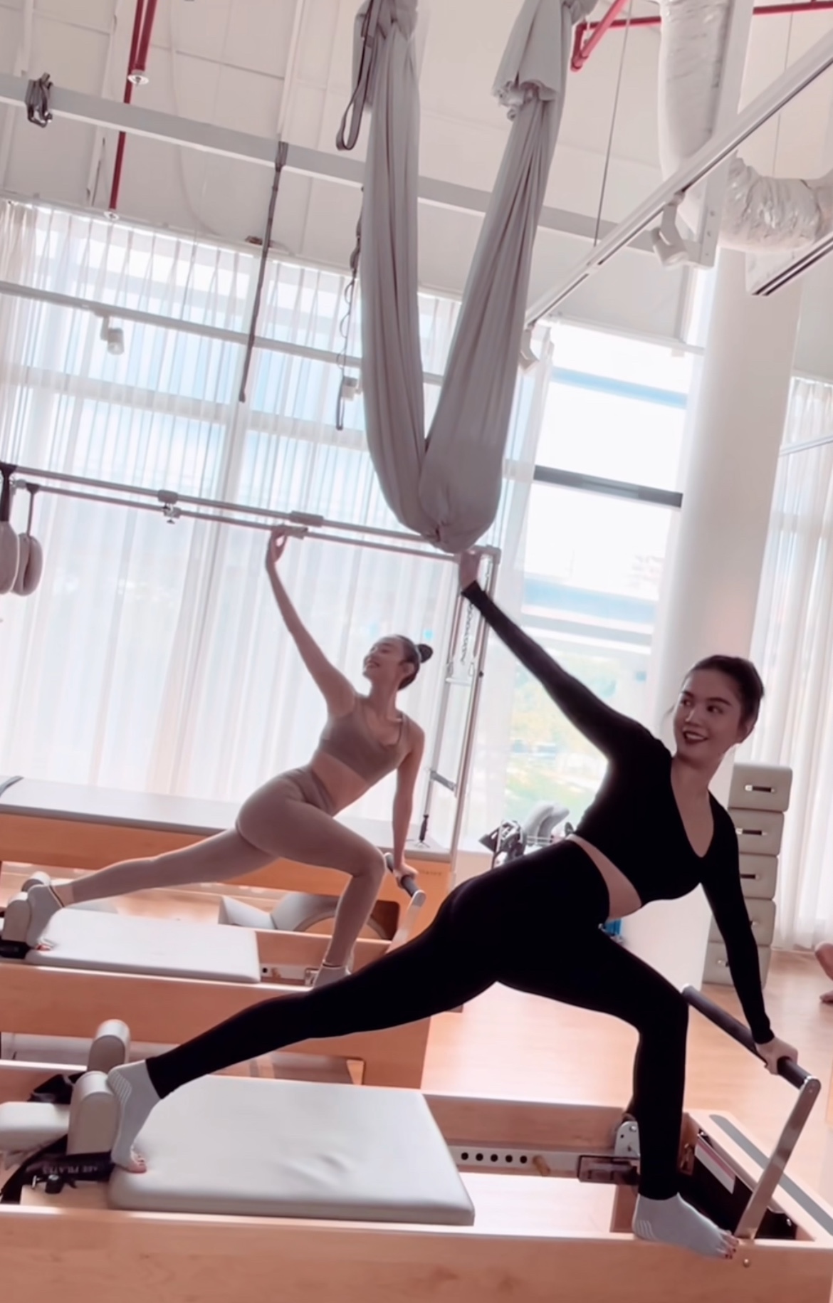 Ngọc Trinh, Minh Hằng nóng bỏng trong phòng tập pilates - Ảnh 6