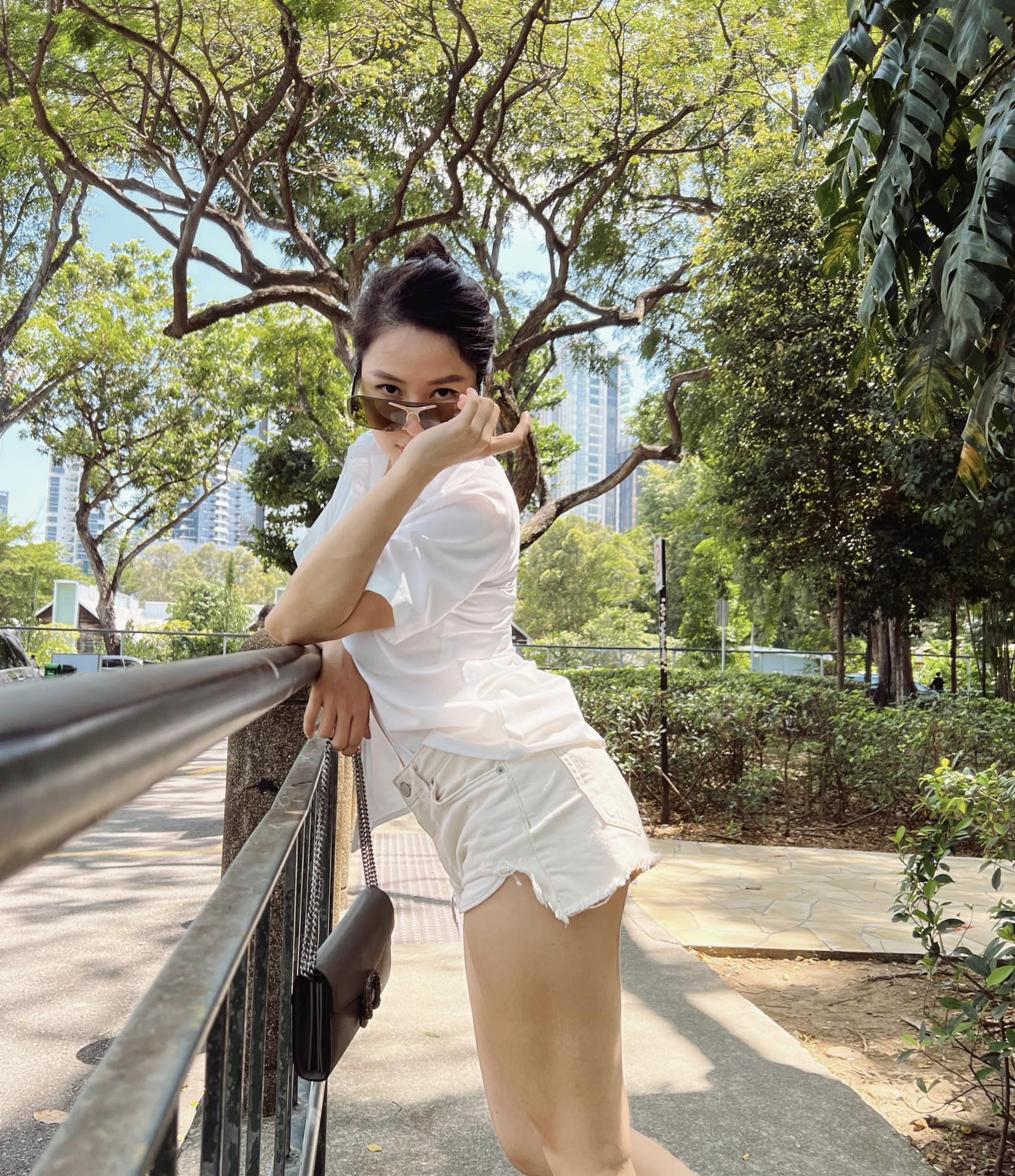 Đôi dép xăng đan 30 triệu của hot girl Trâm Anh chỉ là đồ chơi cho chó - Ảnh 1