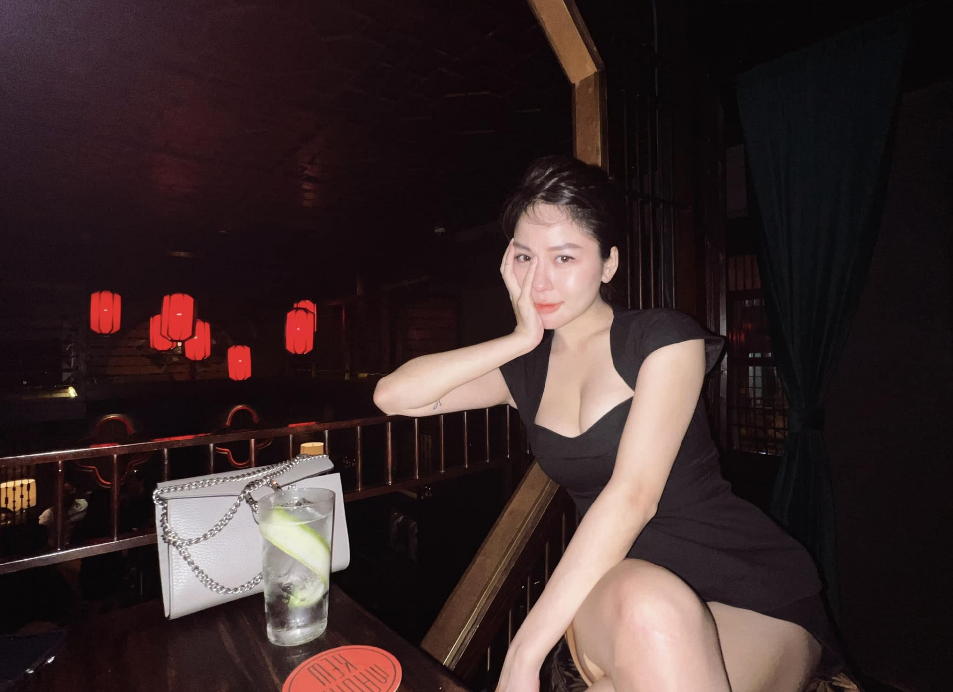 Đôi dép xăng đan 30 triệu của hot girl Trâm Anh chỉ là đồ chơi cho chó - Ảnh 2