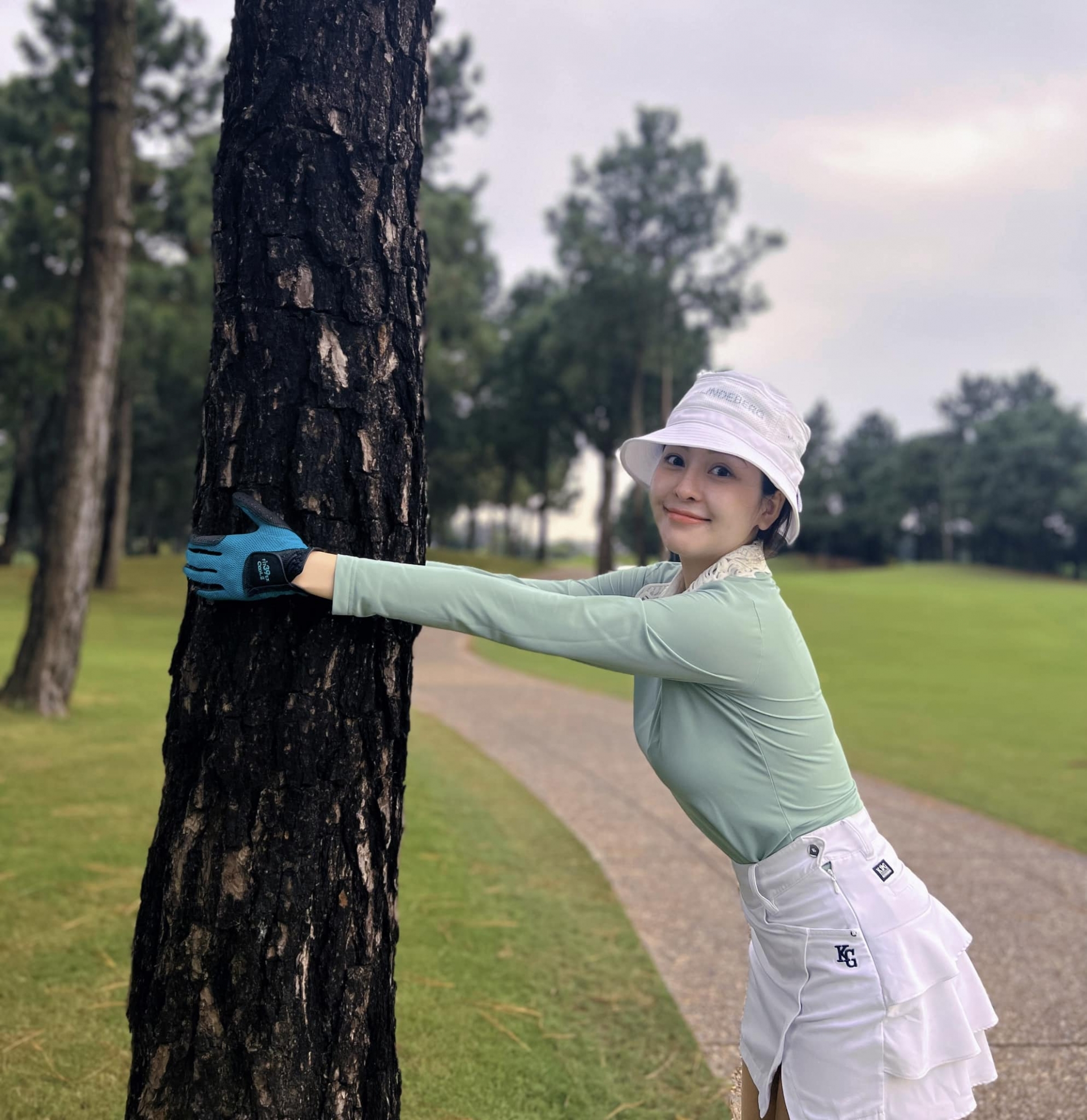 Đôi dép xăng đan 30 triệu của hot girl Trâm Anh chỉ là đồ chơi cho chó - Ảnh 4