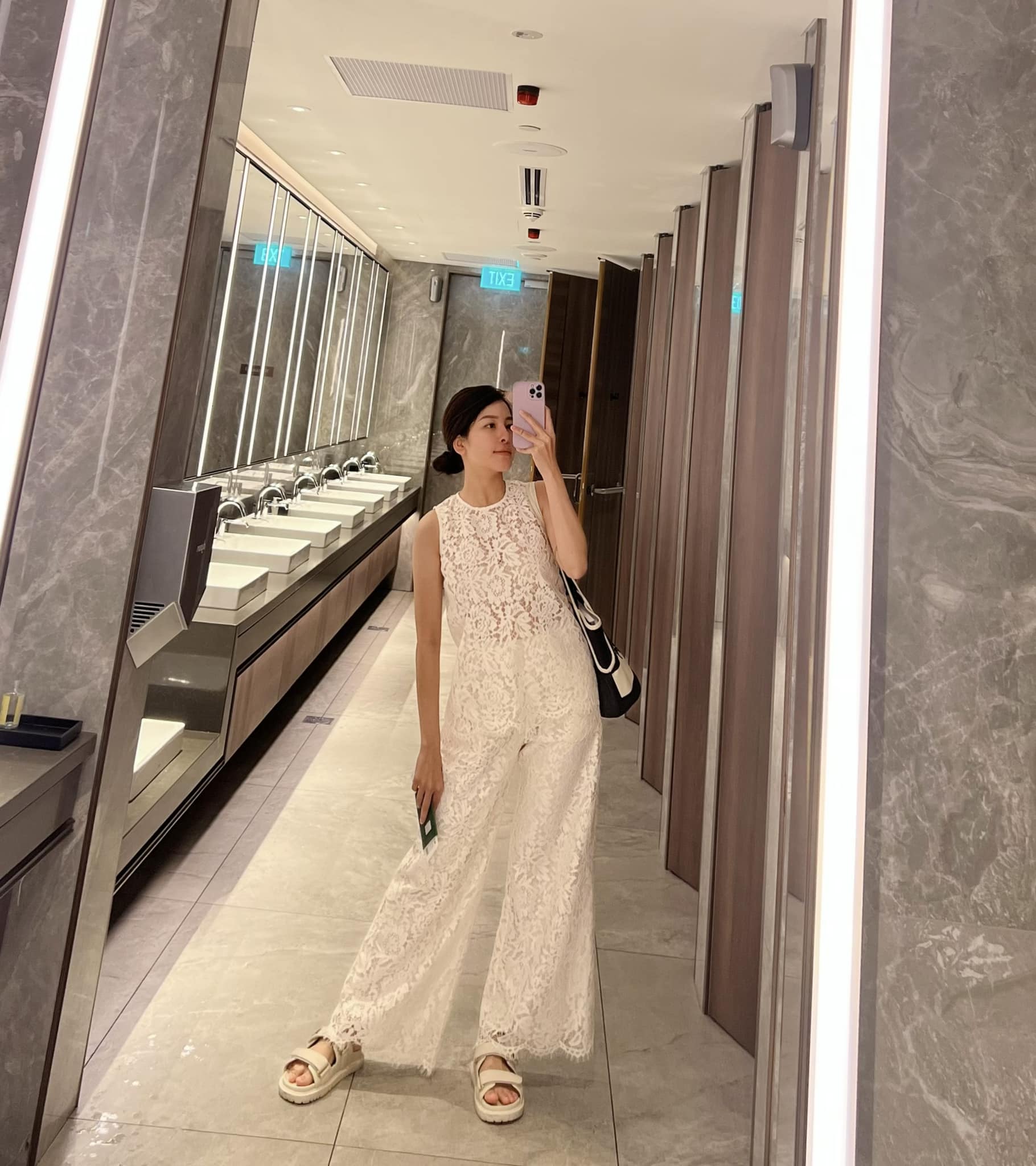 Đôi dép xăng đan 30 triệu của hot girl Trâm Anh chỉ là đồ chơi cho chó - Ảnh 6