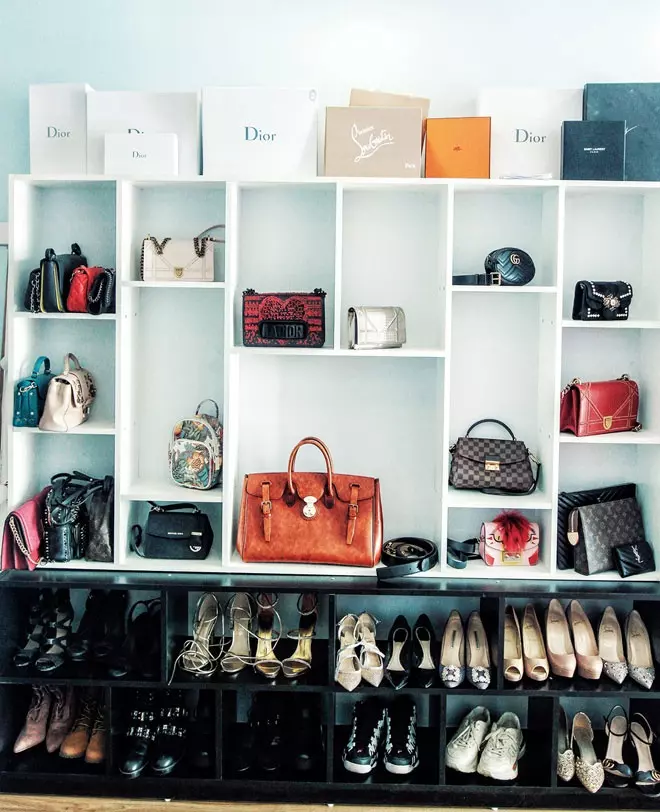 Đôi dép xăng đan 30 triệu của hot girl Trâm Anh chỉ là đồ chơi cho chó - Ảnh 1