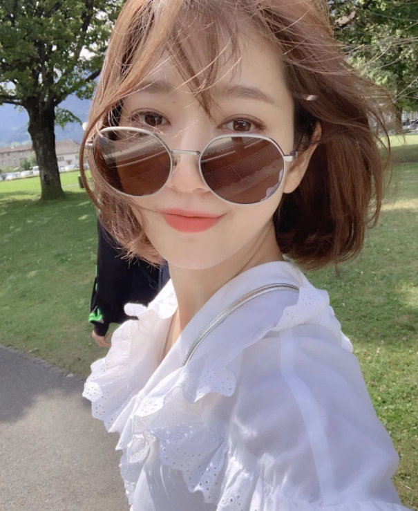 Sau khi 'xuống tóc' nàng Park nhận được cơn mưa khen ngợi từ netizen. Kiểu tóc này không chỉ làm thon mặt hiệu quả mà còn giúp nữ diễn viên trừ đi chục tuổi.