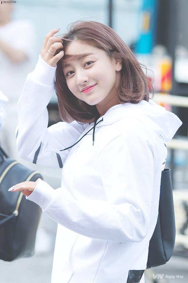 Visual khi để tóc ngắn của Jihyo từng 'gây bão' với netizen và khiến ai nấy đều công nhận Jihyo chính là búp bê của Kpop.