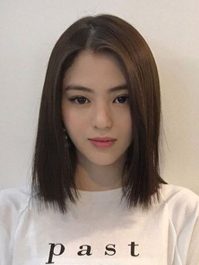 Người đẹp xứ Kim Chi cá tính vô cùng khi lựa chọn tóc lob thẳng, rẽ ngôi giữa.