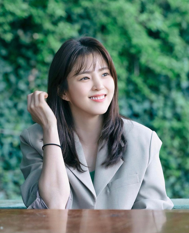 Han So Hee gây sốt với diện mạo mơ màng như nàng thơ trong phim Dẫu biết.