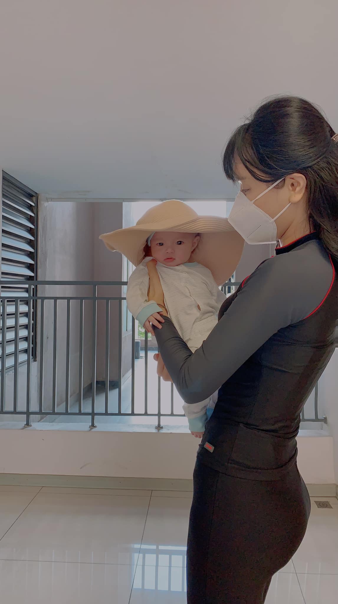 Hiện tại, dù đã sinh con nhưng Khả Trang vẫn duy trì được vóc dáng đáng ngưỡng mộ.