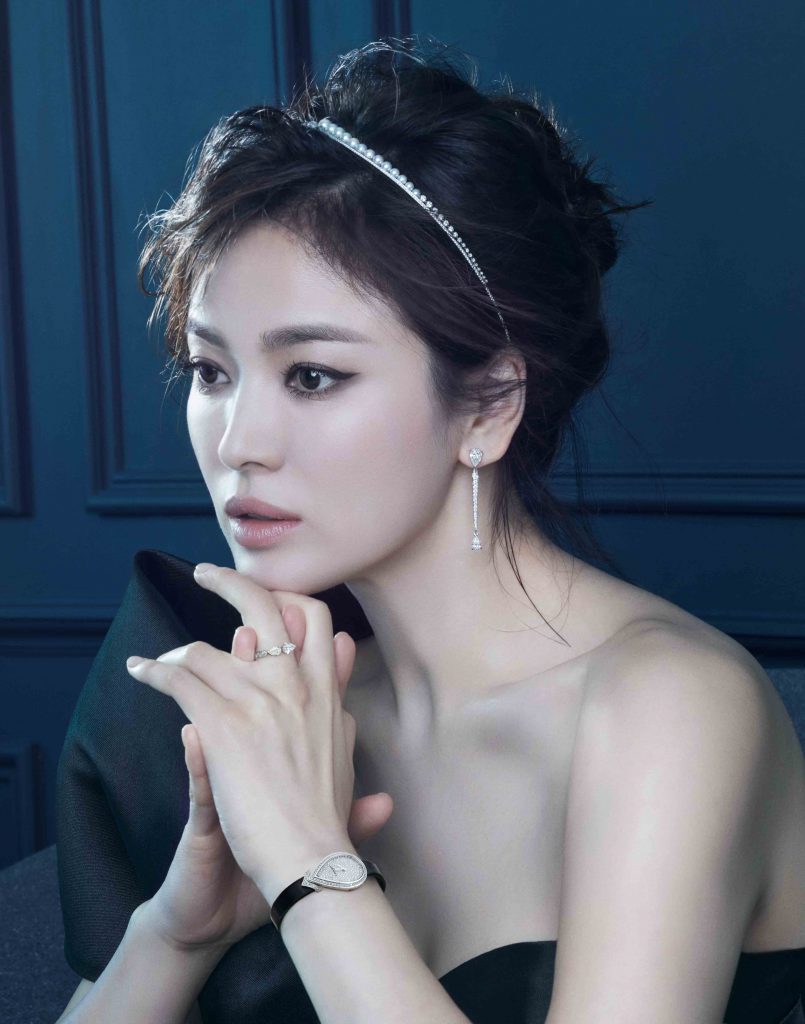 Không thể phủ nhận, dù trang điểm đậm hay nhạt, Song Hye Kyo vẫn vô cùng cuốn hút.