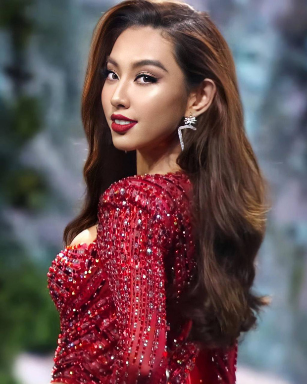 Với những phần thể hiện xuất sắc, cô gái trẻ đã chính thức đăng quang Miss Grand International 2021, lập kỳ tích cho nhan sắc Việt trên đấu trường quốc tế.