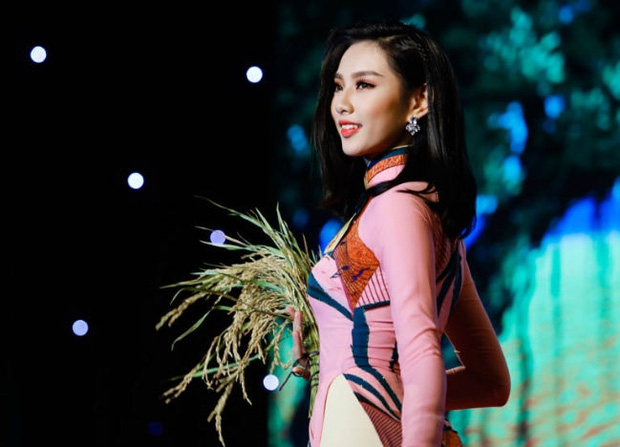 Thuỳ Tiên bắt đầu tham gia showbiz khi tham gia cuộc thi Hoa khôi Nam Bộ vào năm 2017.