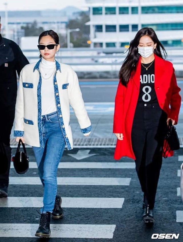 Hiện tại, sân bay được ví như sàn runway của sao Hàn khi các outfit được công chúng mong chờ và đánh giá một cách kỹ lưỡng.