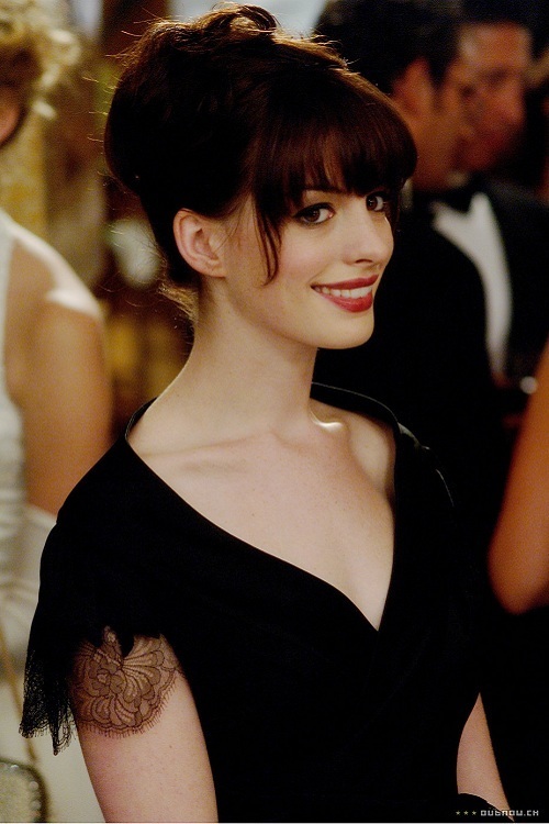 Năm 2006, Anne Hathaway trở lại với một hình ảnh hoàn toàn mới bắt đầu định hình phong cách ăn mặc thanh lịch, thời thượng.