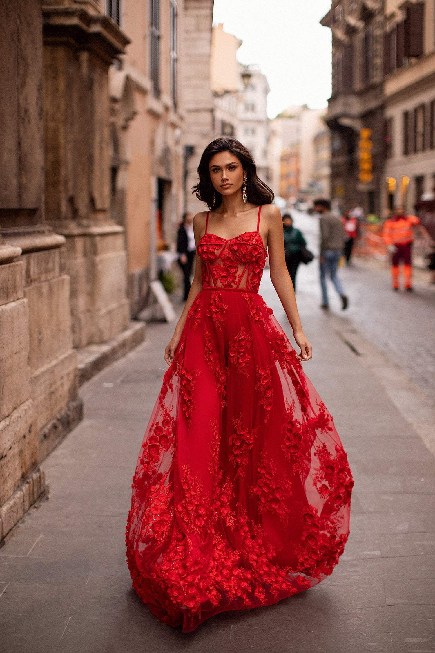Những chiếc váy đỏ luôn được phái đẹp ưu ái hết mực.