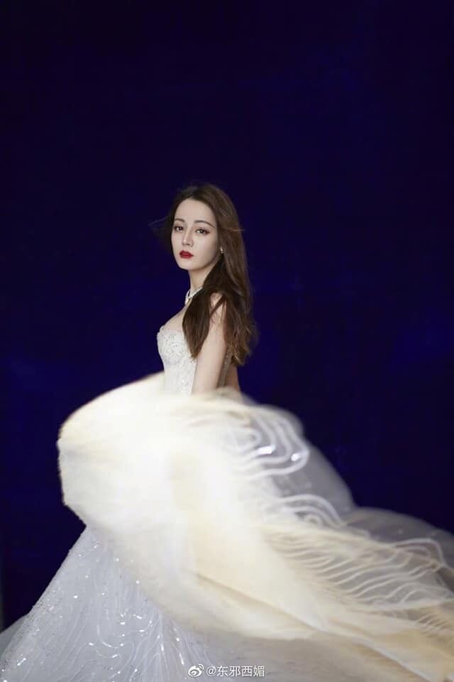 Khoảnh khắc tung váy của mỹ nhân Hoa ngữ: Quan Hiểu Đồng như công chúa, Dương Tử mặt 'sượng trân' - Ảnh 7