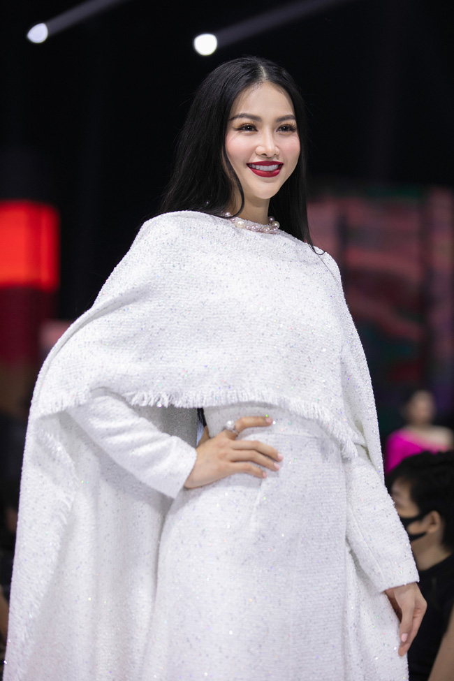 Loạt Hoa hậu đổ bộ sàn catwalk Việt Nam Fashion week - Ảnh 5