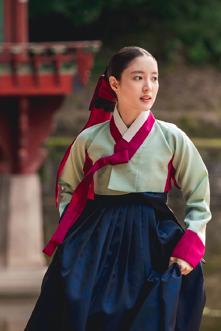 Lee Se Young trong phim hiện lên vô cùng dịu dàng, thuần khiết.