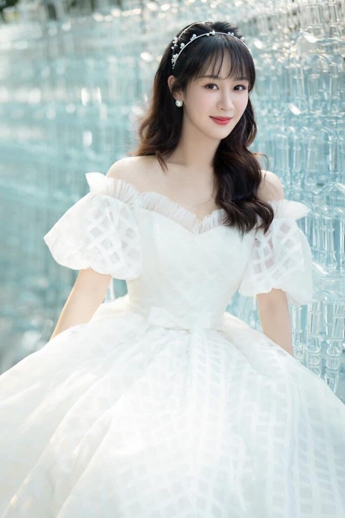 Nữ thần Cbiz so kè nhan sắc trong váy cưới: Cúc Tịnh Y được netizen 'quay xe' khen tới tấp - Ảnh 2