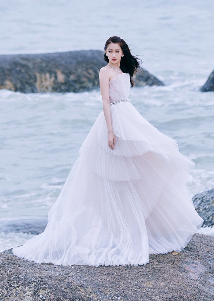 Nữ thần Cbiz so kè nhan sắc trong váy cưới: Cúc Tịnh Y được netizen 'quay xe' khen tới tấp - Ảnh 7