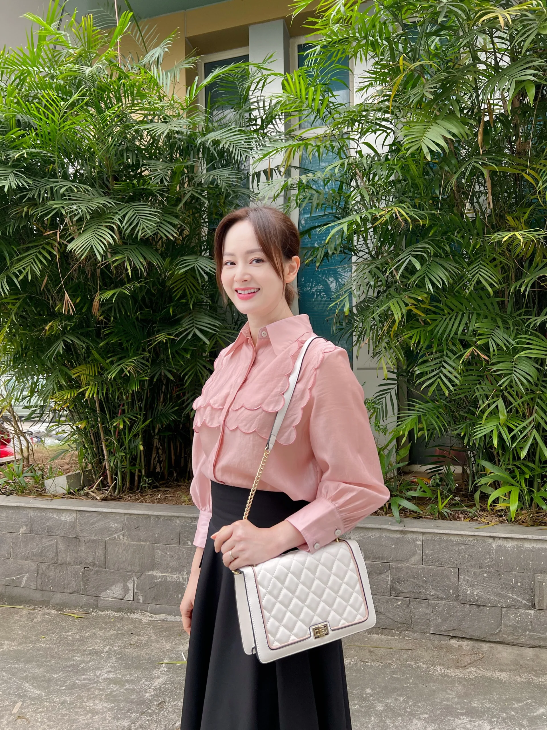 Stylist lục tung Hà Nội gom hơn 200 bộ đồ cho Lan Phương quay 'Thương ngày nắng về'- Ảnh 3
