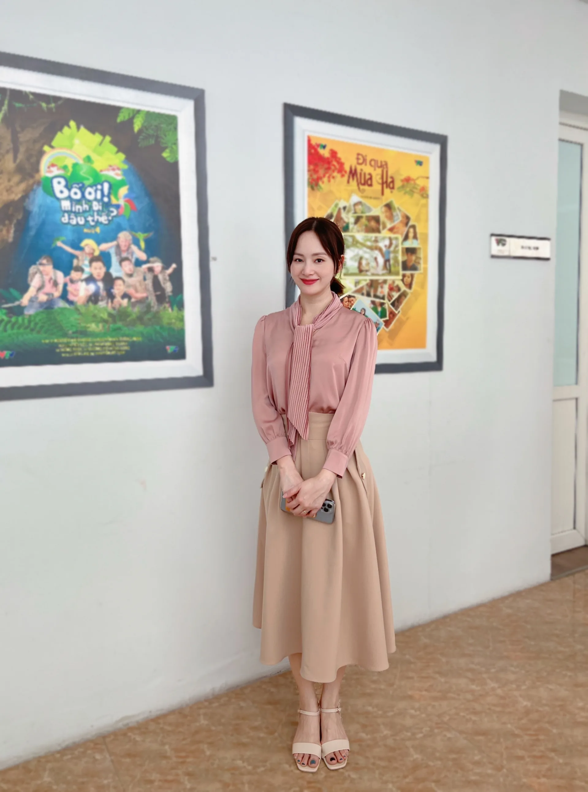 Stylist lục tung Hà Nội gom hơn 200 bộ đồ cho Lan Phương quay 'Thương ngày nắng về'- Ảnh 5