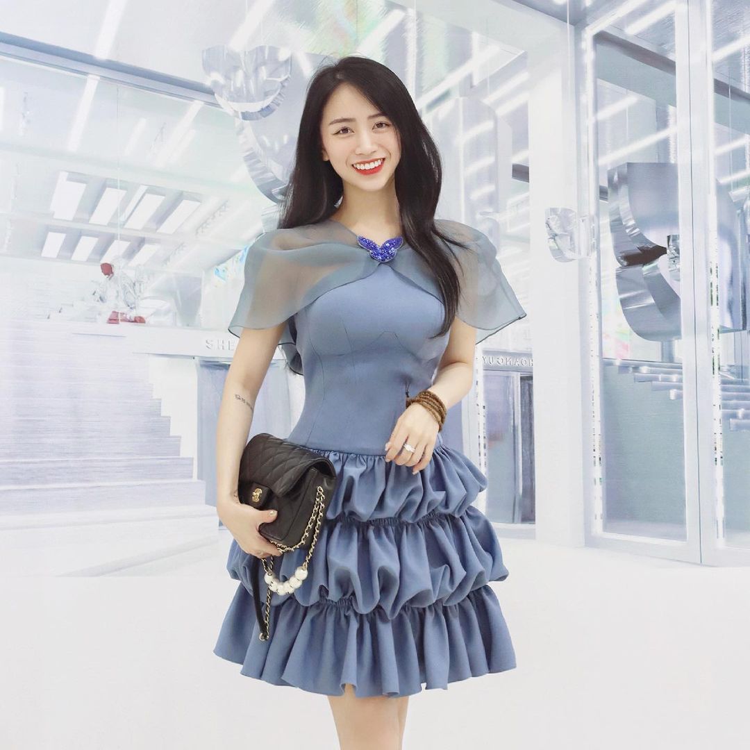 Item yêu thích của Joyce Phạm chính là váy ngắn, cô nàng có bộ sưu tập váy ngắn đủ mọi kiểu dáng và màu sắc.