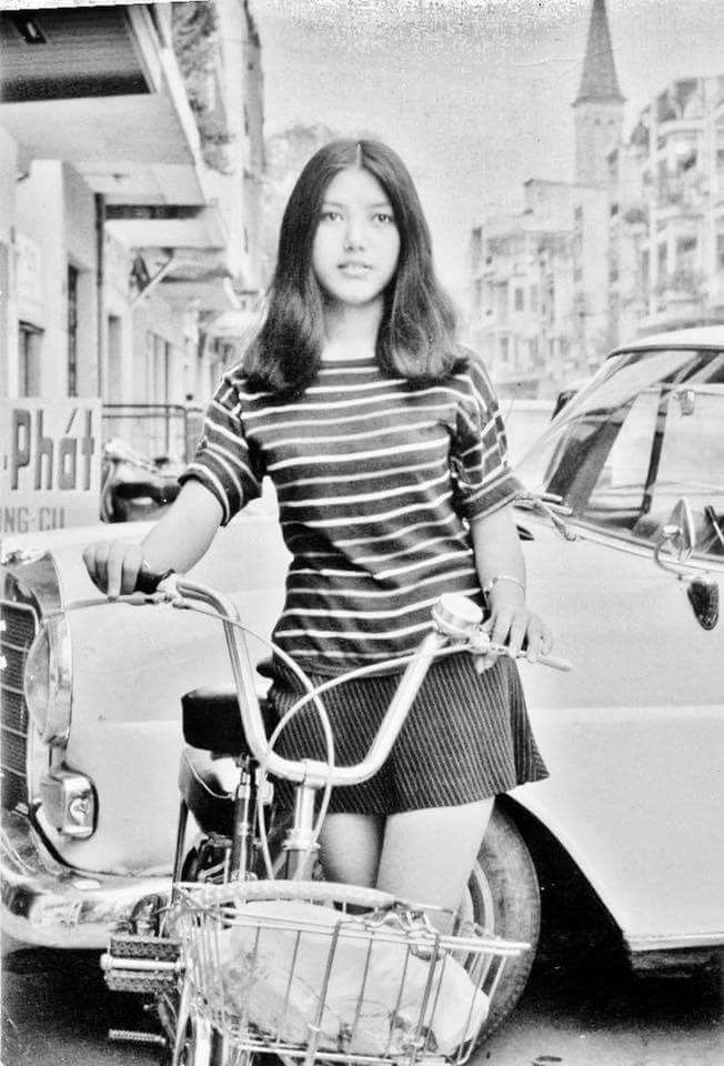 Những chiếc váy ngắn khi đó trở thành cuộc cách mạng thời trang với phụ nữ Sài Gòn.